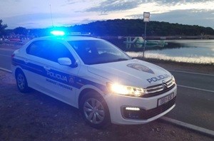 Slika PU_I/vijesti/2017/policijski auto mračna.JPG